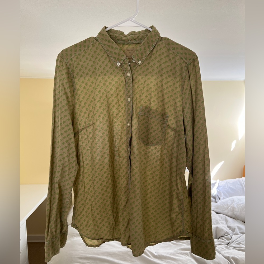 Gap Shrunken Boyfriend Button Down Size L - Elephant Pattern